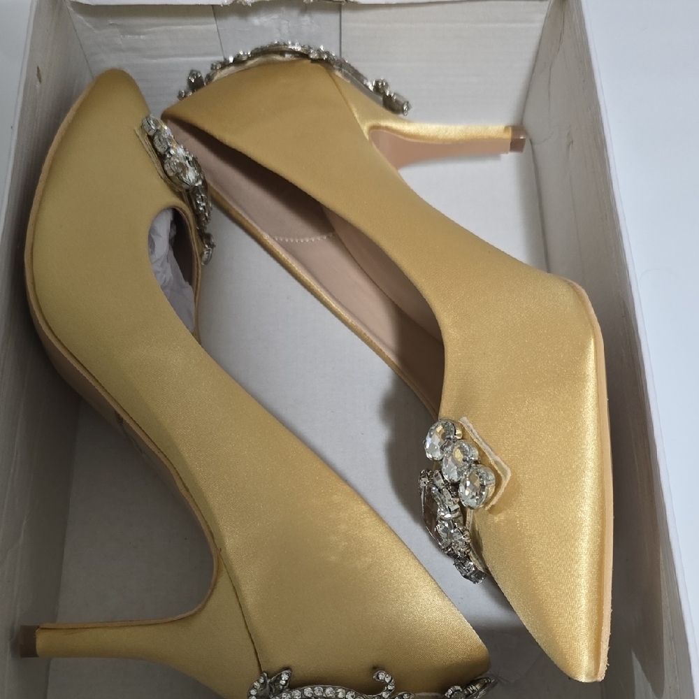 Luxe Gold Stiletto Heels with Crystal Embellishments